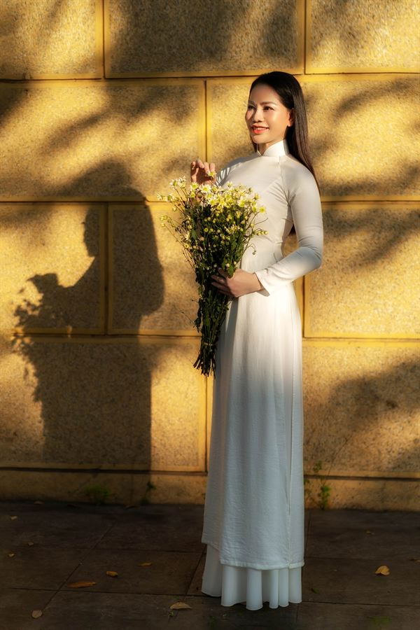 Bóng lá in trên tường đá — Thúy Tô Studio