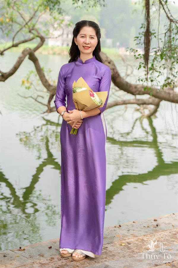 Áo dài tím bên mặt nước Hồ Gươm — Thúy Tô Studio