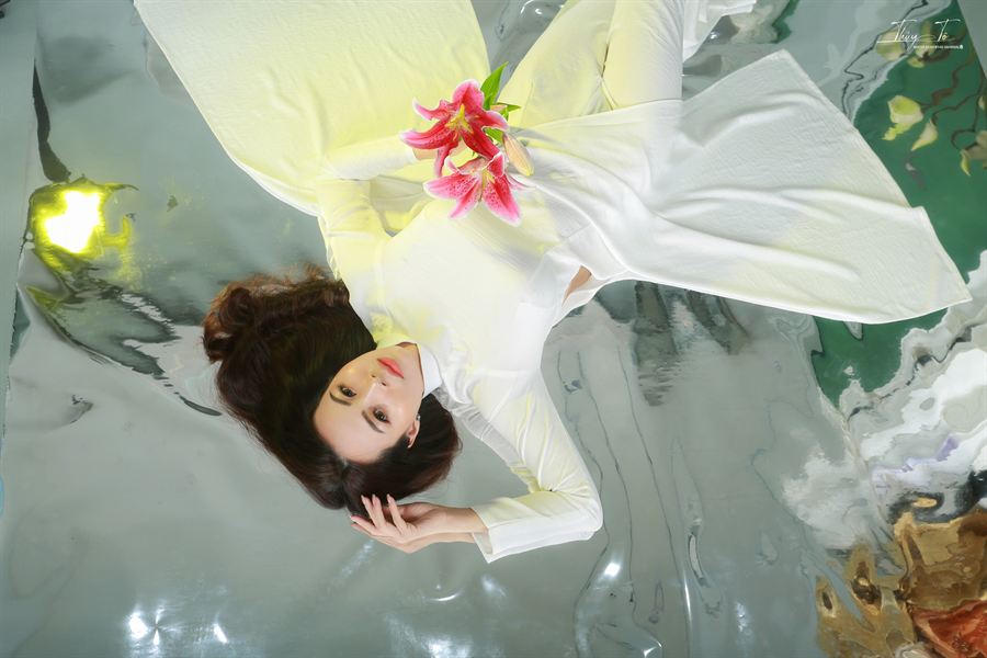 Concept mặt nước và hoa ly — Thúy Tô Studio