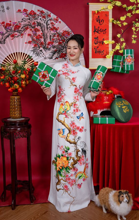 Concept Tết quạt giấy và cành đào — Thúy Tô Studio