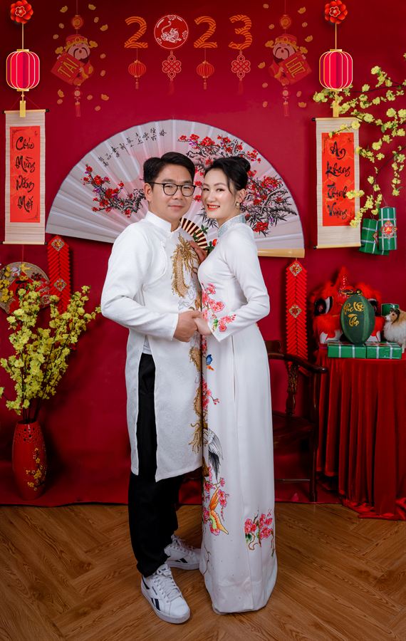 Cặp đôi áo dài trắng đón Tết — Thúy Tô Studio