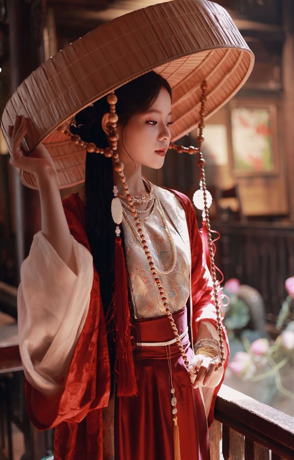 Cổ phục Việt và nón quai thao — Thúy Tô Studio