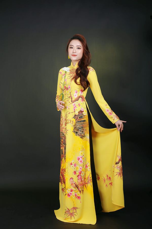 Áo dài vàng vẽ tay hoạ tiết hoa — Thúy Tô Studio