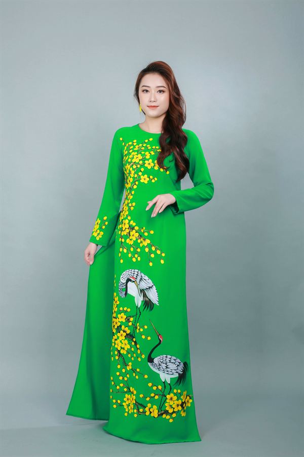 Áo dài xanh vẽ mai vàng và sếu — Thúy Tô Studio