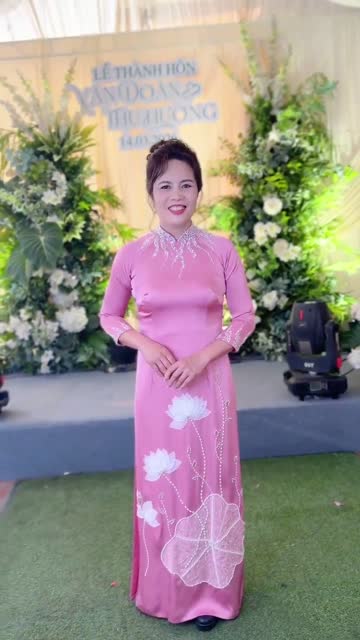 Cô Thúy biến hình hai layout